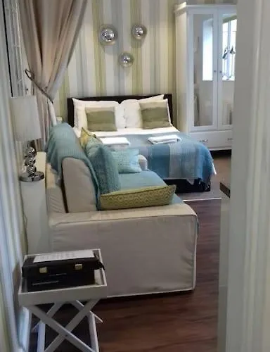 Between Piers, The Stylish Studio Flat In Cannon Place
